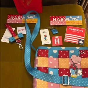 Harveys Disney Minnie Lots of Dots Mini Messenger Bag and Keychain